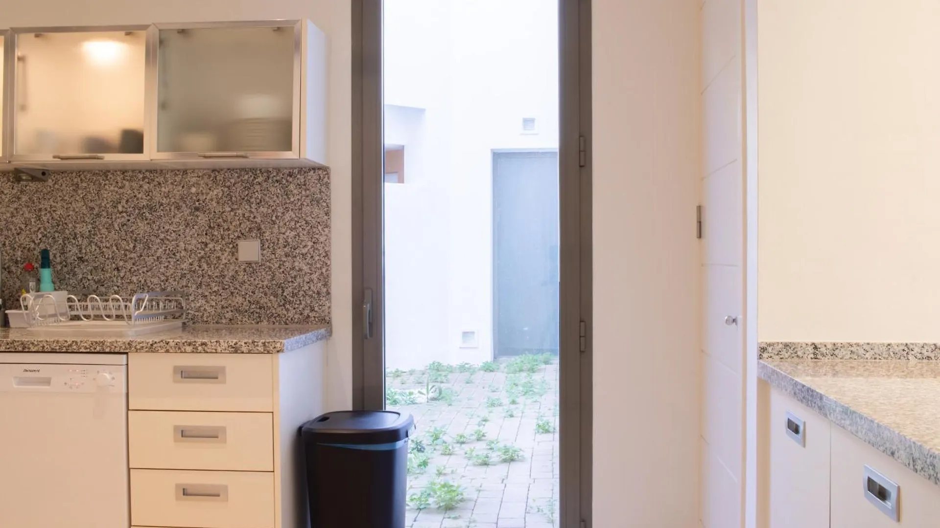 Bajo Moderno Con Estilo Boho Apartment Estepona 0*,