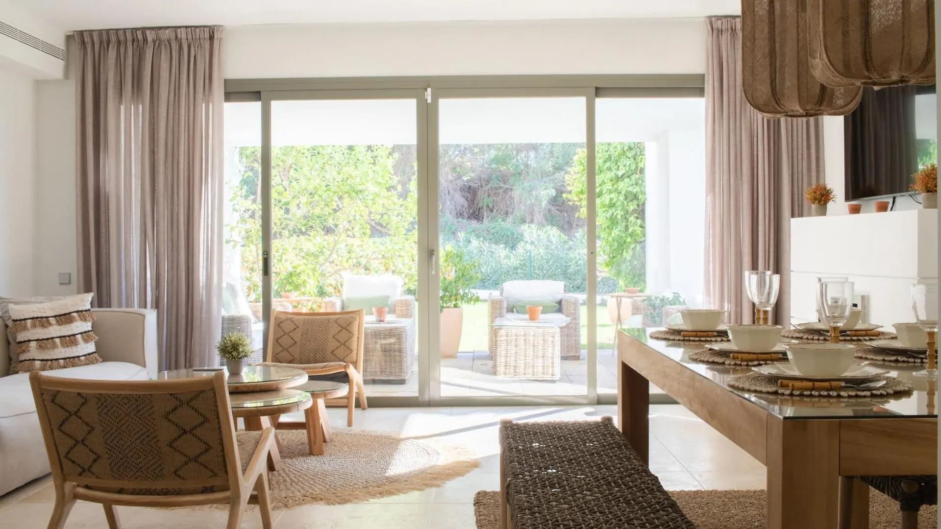 Bajo Moderno Con Estilo Boho Apartment Estepona 0*,